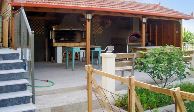 Homerez - Charming House with Mountain View in Manthirea