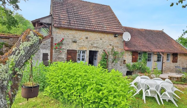 Homerez - Charming House in Eguilly - Garden and Terrace
