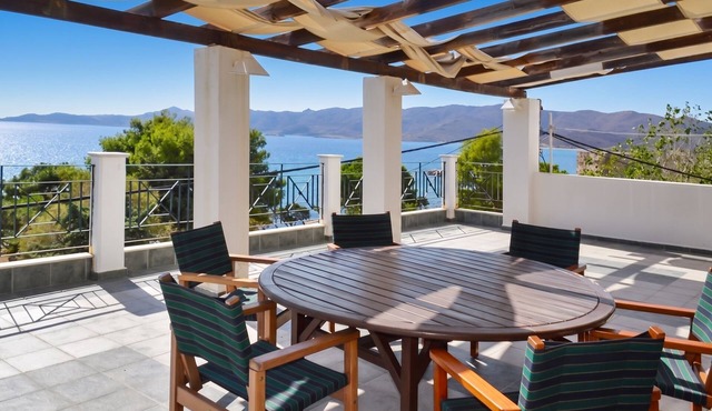 Homerez - Charming Villa with Sea View in Karistos