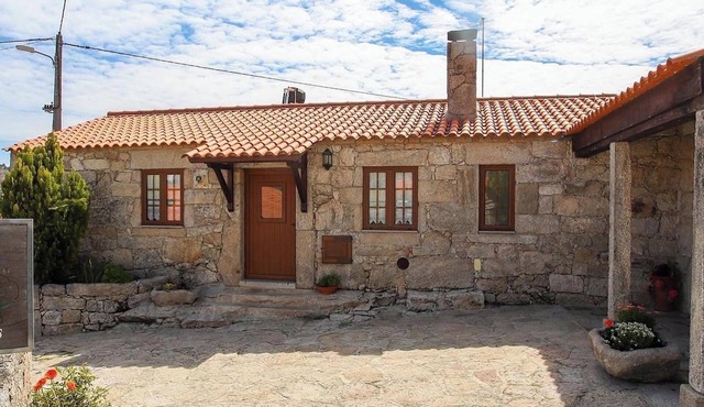 Homerez - Charming villa in Sortelha with mountain view