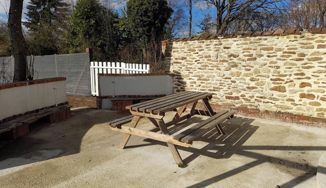 Homerez - Comfortable House in Orgères with Terrace and Garden