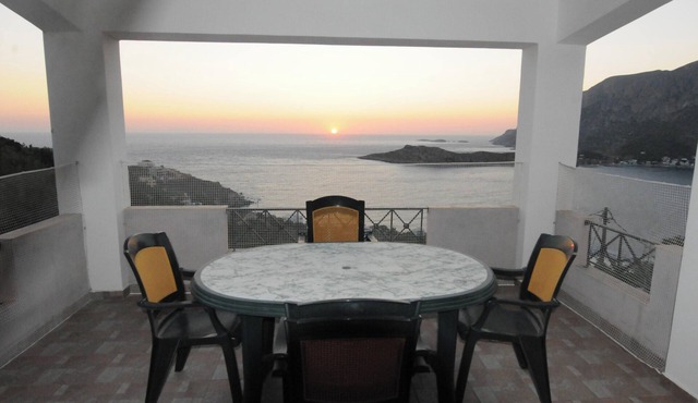 Homerez - Comfortable house in Mirties with terrace and parking