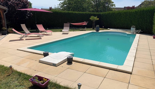 Homerez - Elegant Villa in Omerville with Private Pool