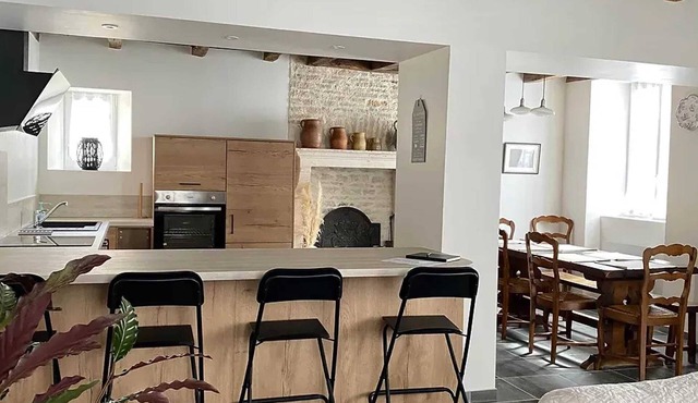 Homerez - Friendly House in Les Riceys with Private Courtyard