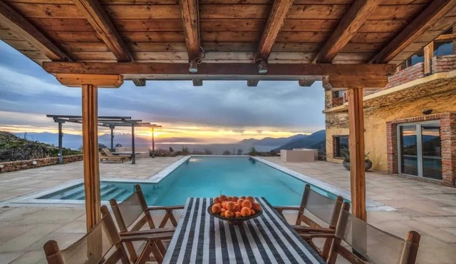 Homerez - Inviting Villa with Private Pool in Dhamiá