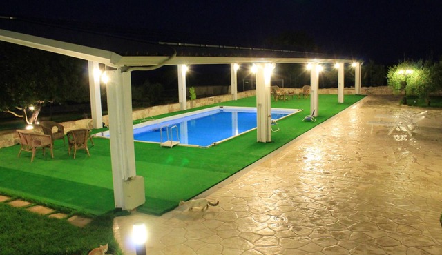 Homerez - Nice appartement for 4 ppl. with shared pool and terrace at Modica