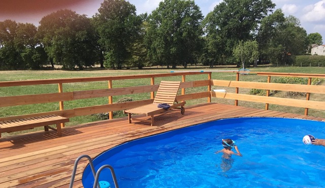 Homerez - Nice bungalow for 6 ppl. with shared pool and terrace at Saint-Pardoux
