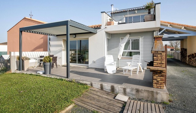 Homerez - Nice house for 6 ppl. with sea view and terrace at Chatelaillon plage