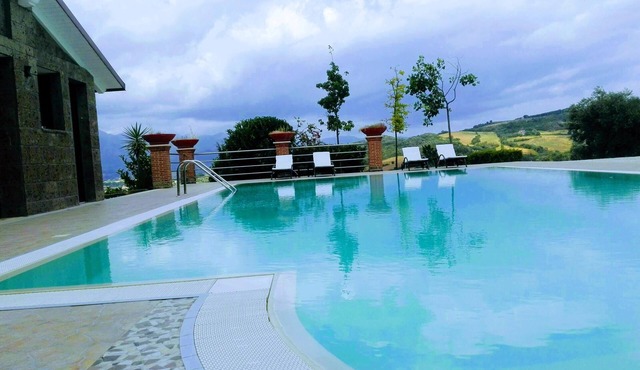 Homerez - Nice house for 6 ppl. with shared pool and garden at Bosco di Caiazzo