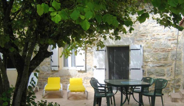 Homerez - Nice house for 5 ppl. with garden and terrace at Cajarc