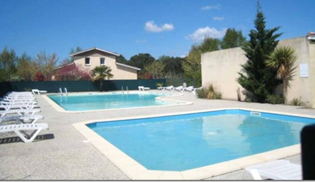 Homerez - Nice house for 6 ppl. with shared pool and terrace at Hourtin