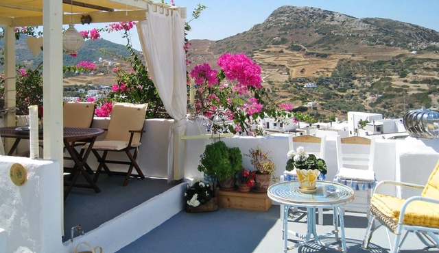 Homerez - Nice house with terrace and mountain view