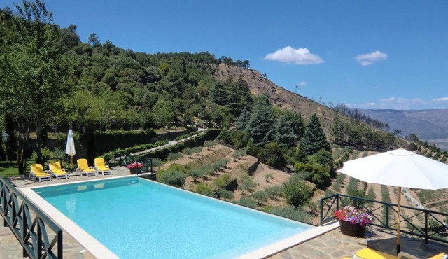 Homerez - Nice house for 4 ppl. with shared pool and garden at Torre de Moncorvo