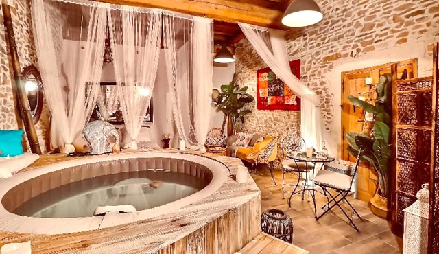 Homerez - Nice studio for 2 ppl. with jacuzzi at Nîmes