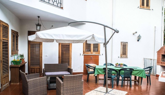 Homerez - Spacious apartment Near the beach and garden