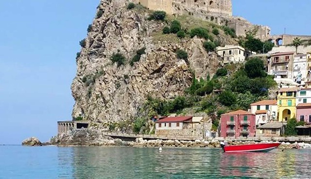 Homerez - Spacious appartement 350 m away from the beach for 6 ppl. at Scilla