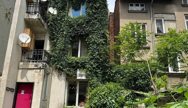 Homerez - Spacious House in Central Sofia with Garden