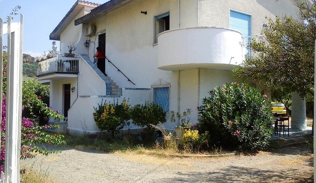 Homerez - Spacious appartement for 6 ppl. with garden at Tortora Marina