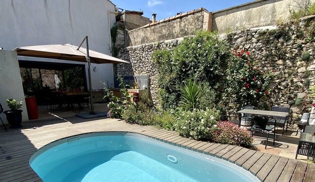Homerez - Spacious villa With swimming pool