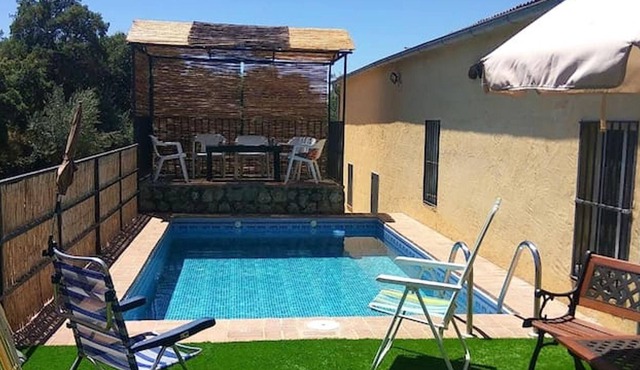 Homerez - Spacious villa for 8 ppl. with swimming-pool and garden at Cáceres