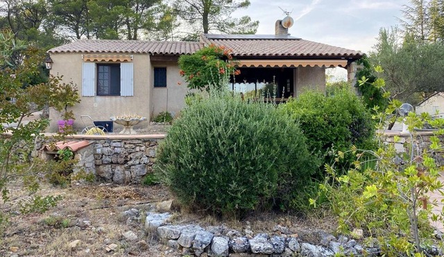 Homerez - Villa for 12 ppl. with swimming-pool and garden at Entrecasteaux