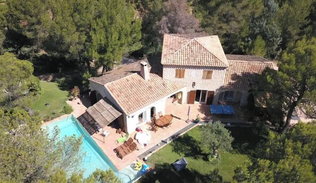 Homerez - Villa Rousset with Pool