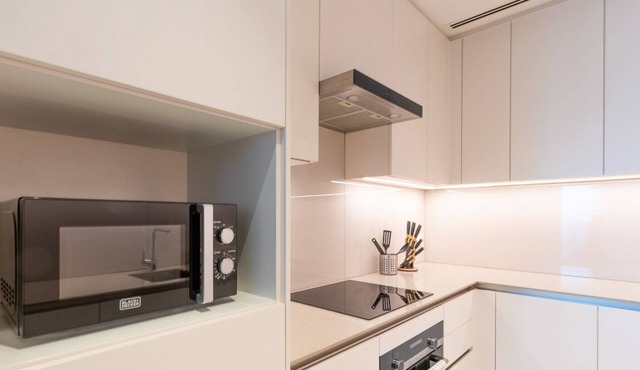 HomesGetaway - Modern 1 Bedroom in JBR The Address