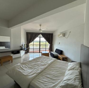 Homestay in Marina Heights with beach view