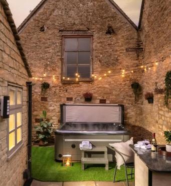 Homestead - Cosy Cotswolds Cottage with Hot Tub