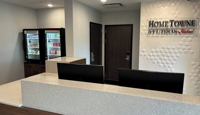 HomeTowne Studios by Red Roof Fort Myers