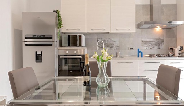 Homiday - Grey Apartment - Free Parking