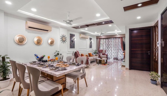 Homlee-Pentagon 5 BHK luxurious-Lift-Parking-Saket