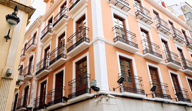 Honest Granada Hotel