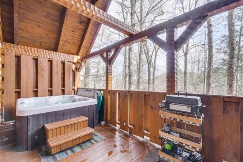 Honey Bear Pause: Rural Escape w/Porch & Hot Tub!