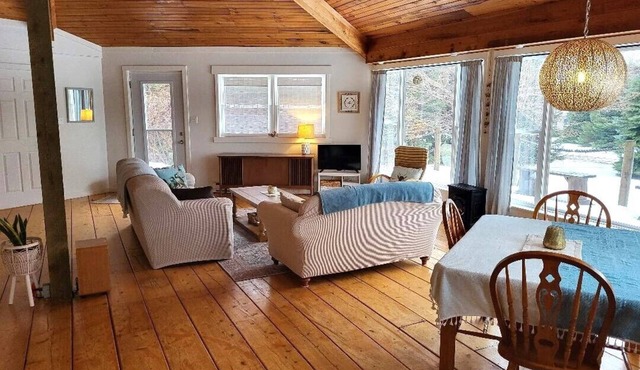 Honeycomb Cottage - bright, airy and spacious sanctuary with water view!