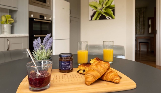 Honeysuckle lodge - sleeps 4/5 with wood burner and private hot tub