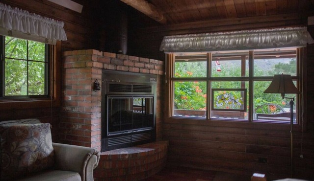 Honeysuckle - Rustic cabin for 2 in Oak Creek Canyon