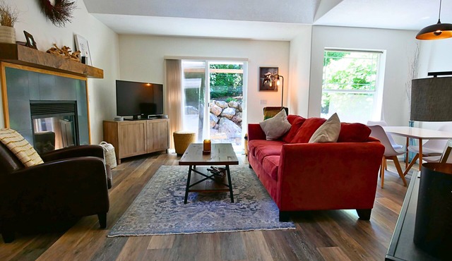 Hood River Contemporary Townhome