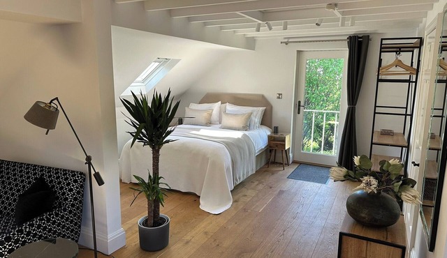 Hope Valley - Studio - Sleeps 2 - Parking