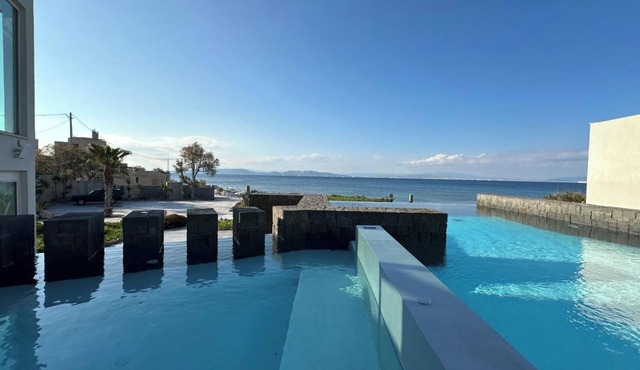 Horizon Luxury Seafront Villa