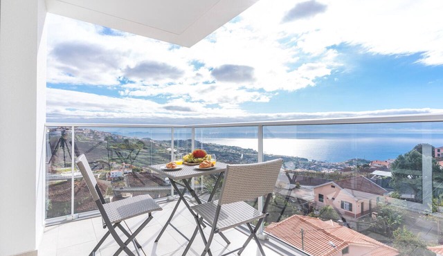 Horizonte Completo II by Atlantic Holiday