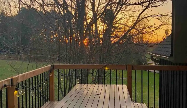 Horseshoe Valley Carriage HousenMinutes to skiing, biking , lakes. Sleeps 6