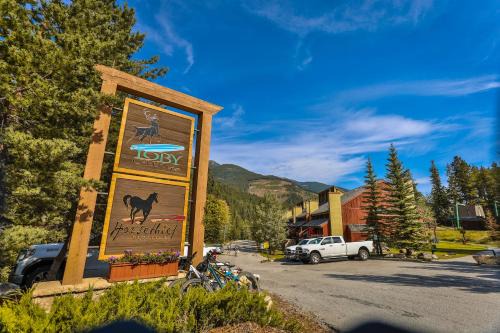Horsethief Lodge by StayIn