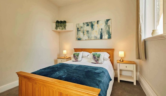 Host & Stay | Flat 2 Club Chambers
