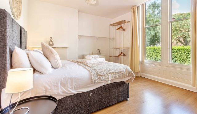 Host & Stay | Flat 3 Club Chambers