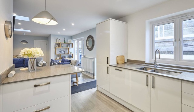 Host Stay Harrow Bothy