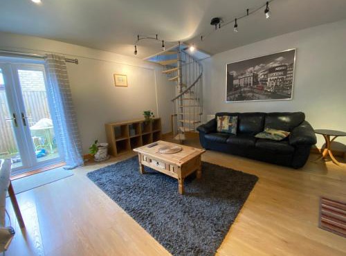 Host & Stay - Studley Knapp
