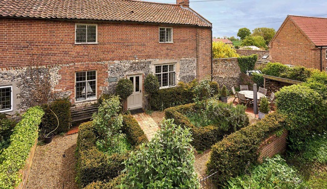 Host & Stay | Woodcutters Cottage