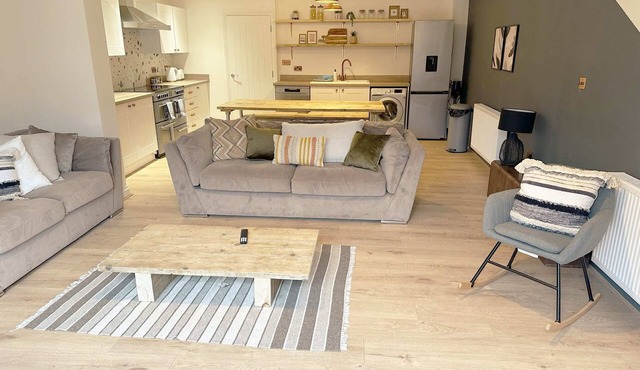 Hosta House A - Cotswolds Cosy 4 Bed Home Near Canal