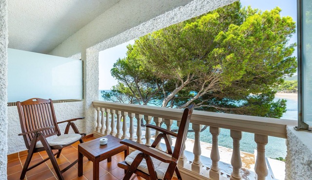 Hostal Boutique Canyamel - 103 Double Rooms with Sea View, Private Terrace, Wi-Fi and a/c